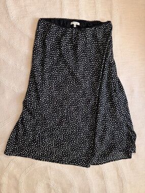 Stretchy Max Studio Classic Medium Black and White Polka Dot Midi Skirt